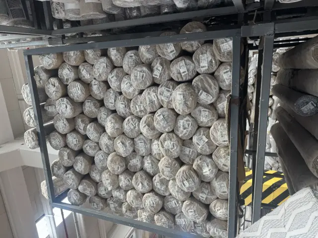Gaziantep spot halı deposunda rulo halı stokları