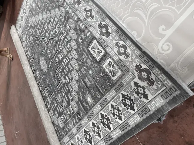 Kilim desenli spot halı gri