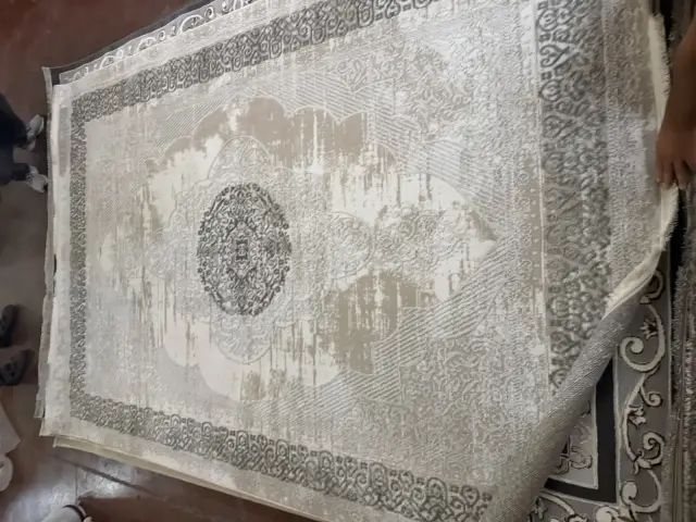 Klasik eskitme madalyonlu halı