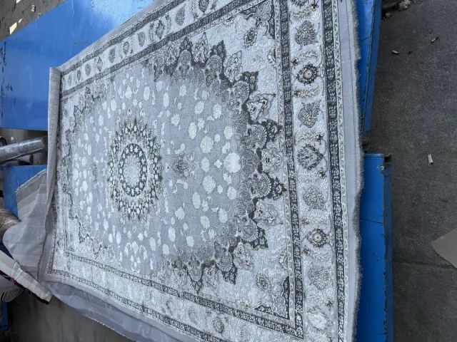 Madalyonlu klasik spot halı gri